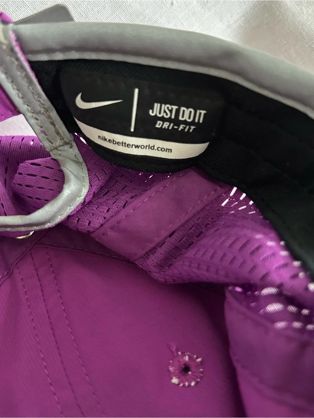 NIKE Featherlight Dri-FIT Performance Running Golf Tennis Cap Hat Magenta/Purple